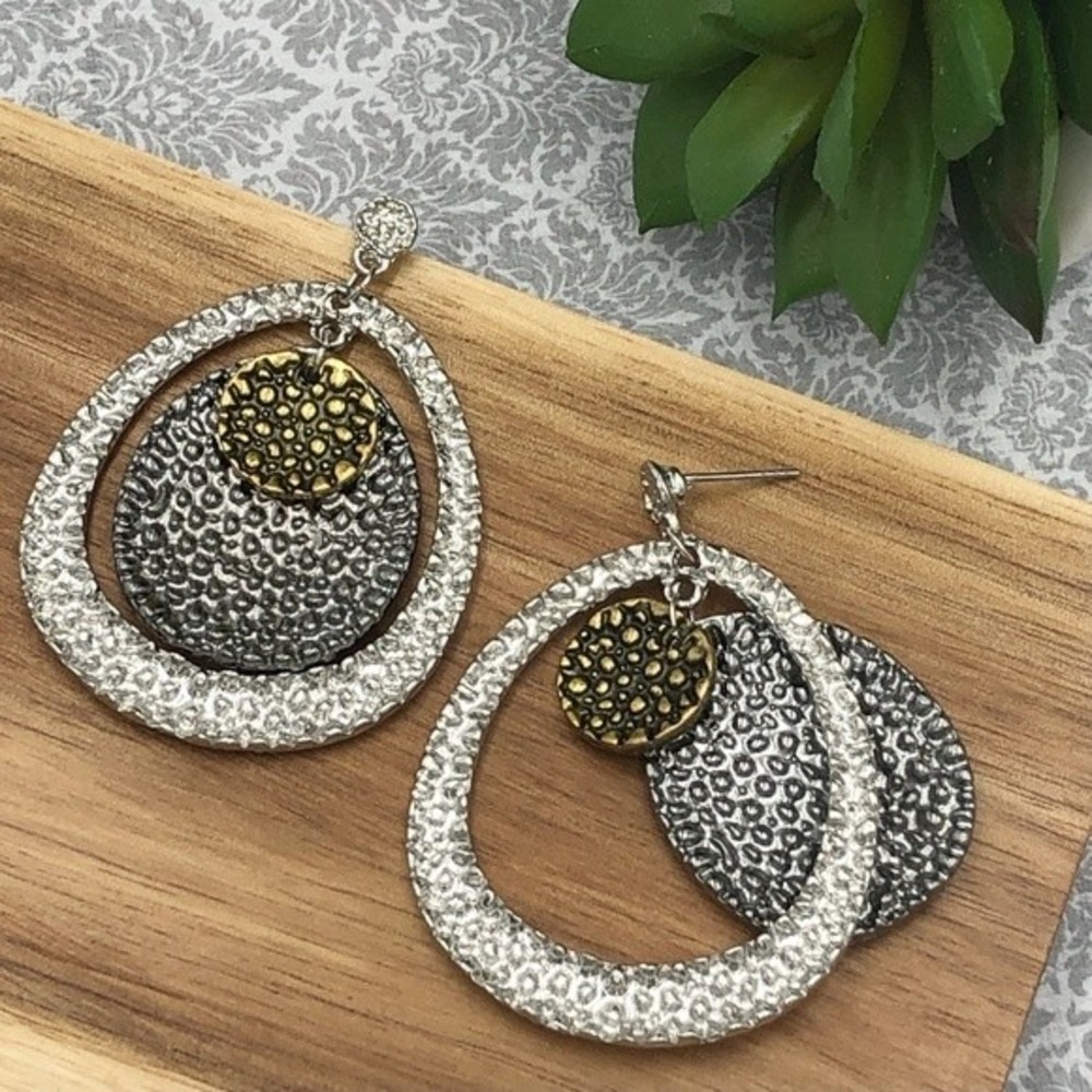 🌼 Tri-Tone Hammered Teardrop Disk Earrings